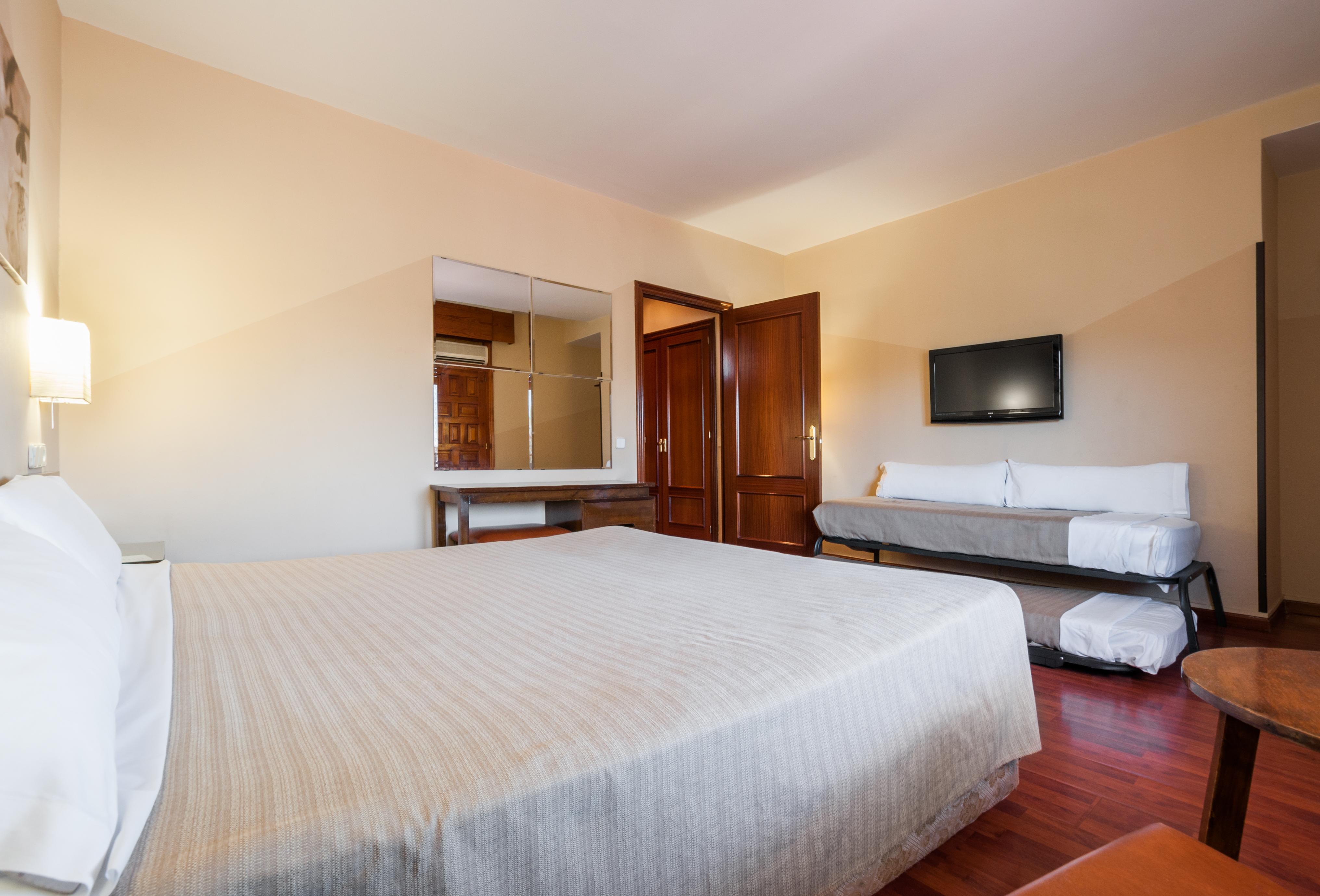 Hotel Los Olivos Хетафе Екстериор снимка