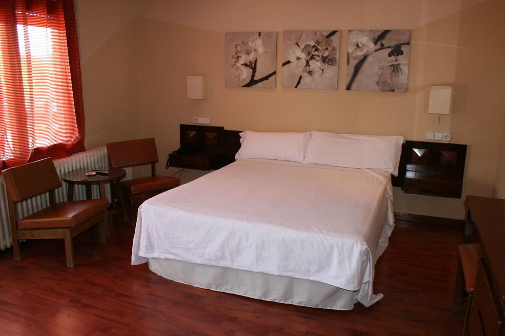 Hotel Los Olivos Хетафе Екстериор снимка
